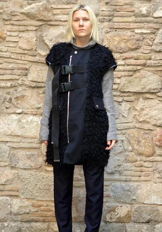 UJOH BELTED SHAGGY VEST BLACK